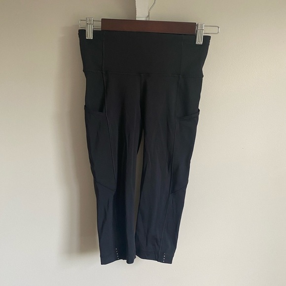 Lululemon Fast & Free Crop II *Nulux 19"
Black - Picture 4 of 6